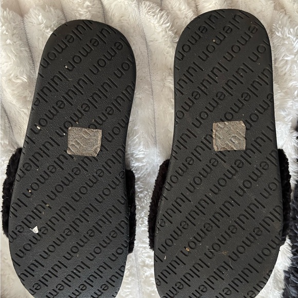 Lululemon Black Fleece Slides - Picture 3 of 6